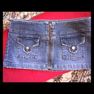 New without tags— jean mini skirt💙